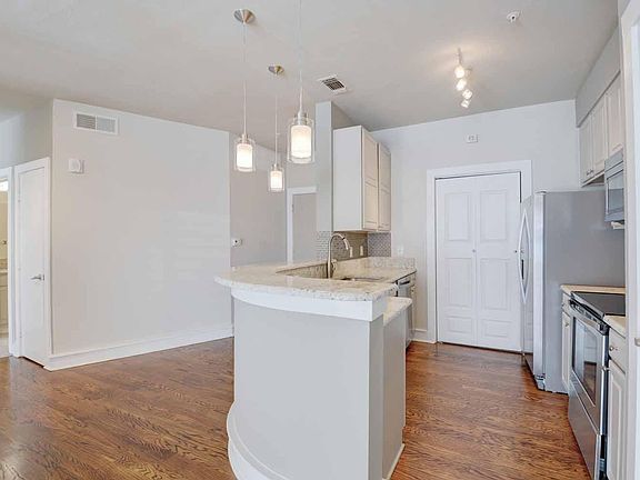 5th image of 3320 Camp Bowie Blvd