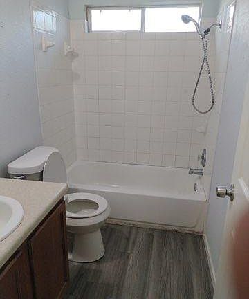5th image of 210 Hyltin St