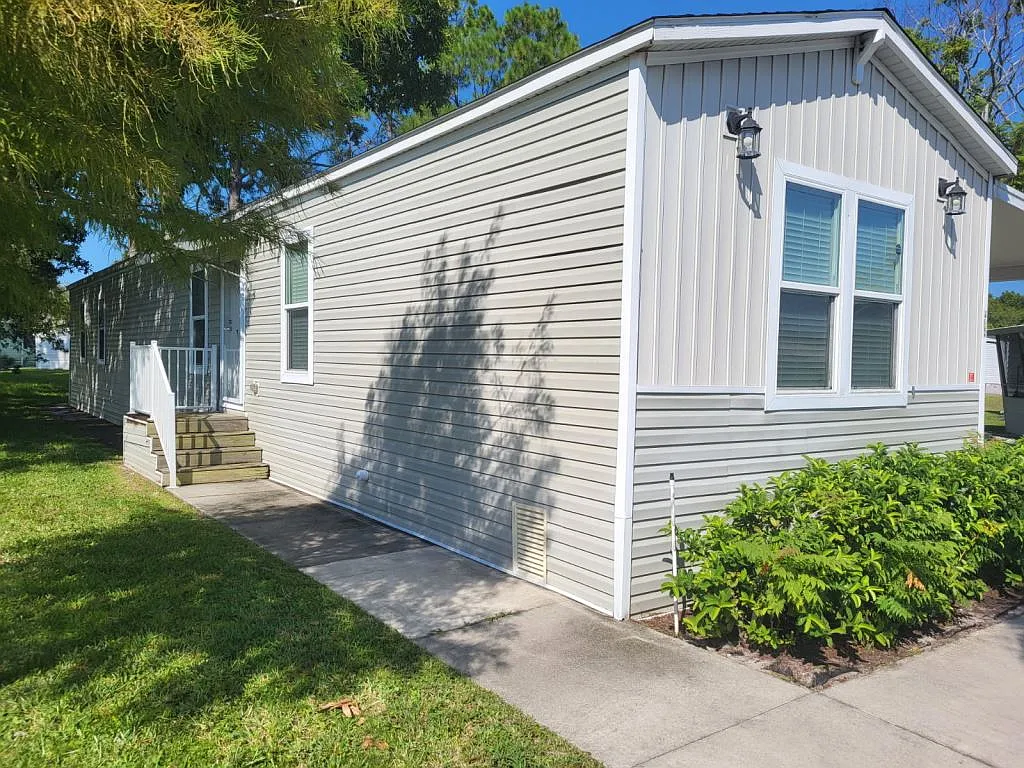 3 bed, 2.0 bath, 1216 sqft, $1,599 — Photo 3