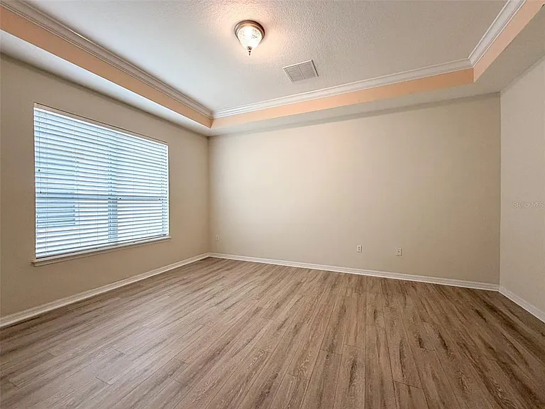 12947 Runswick Ave — Photo 18