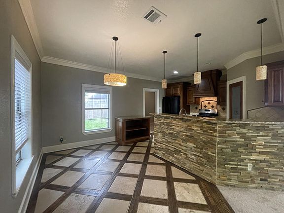 4th image of 410 Avenue D
