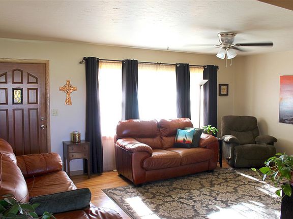 2nd image of 9 Glass Manor Ln