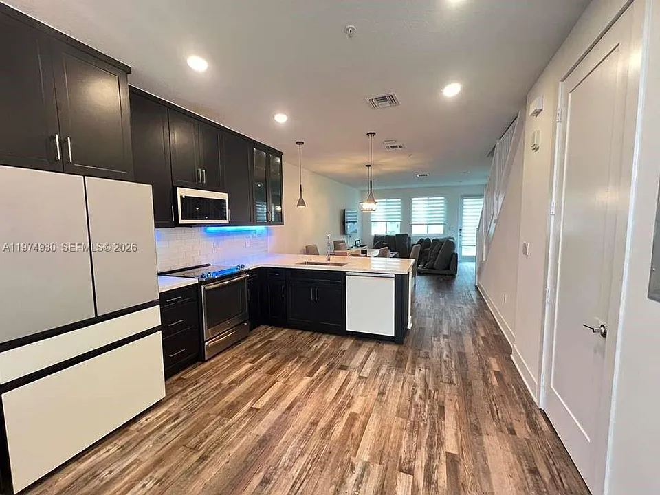 10229 NW 64th Ter #101