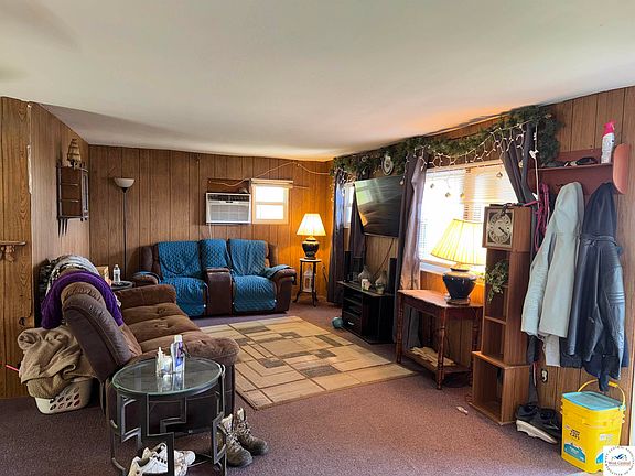 2nd image of 1581 Crestview Dr