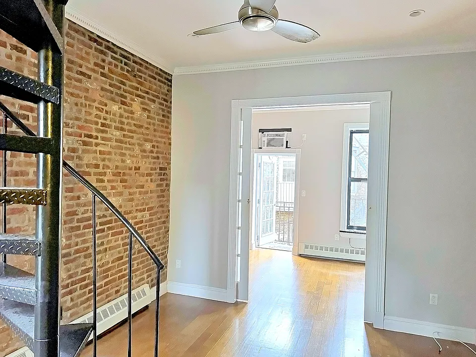 219 E 28th St #5B