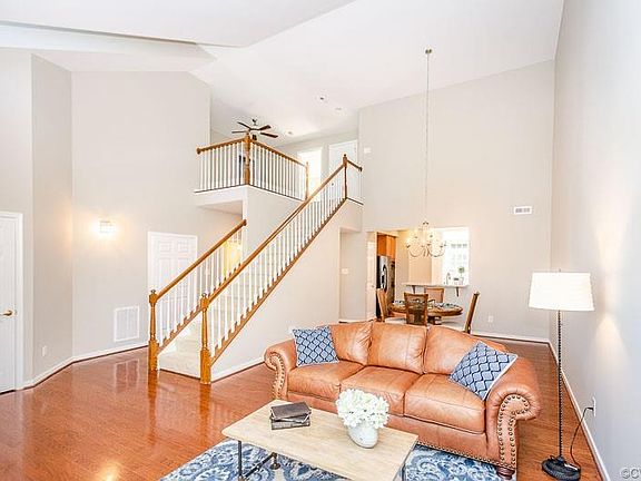 5th image of 910 Southwinds Dr