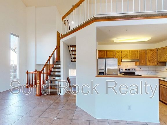 5th image of 935 Greenbrier Dr