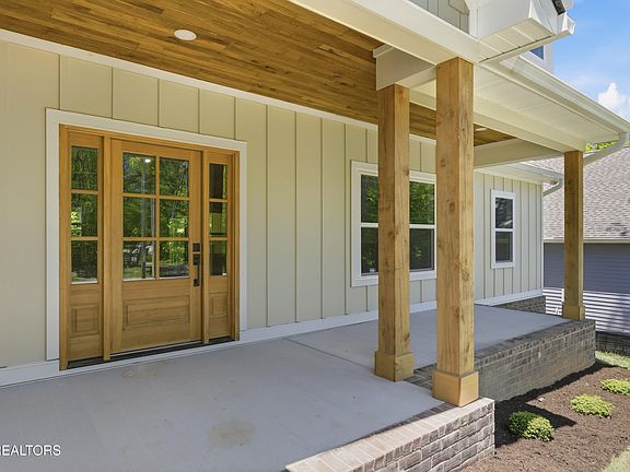 2nd image of 162 Hawes Cir