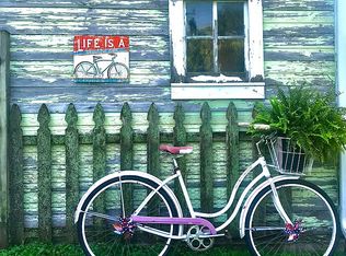 305 Cherry St, Three Oaks, MI 49128