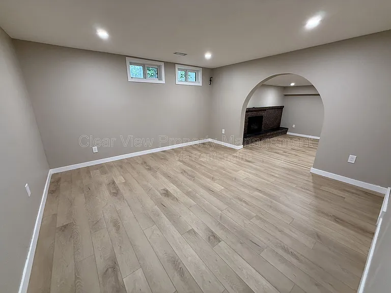 18 Trinity Pl W — Photo 22