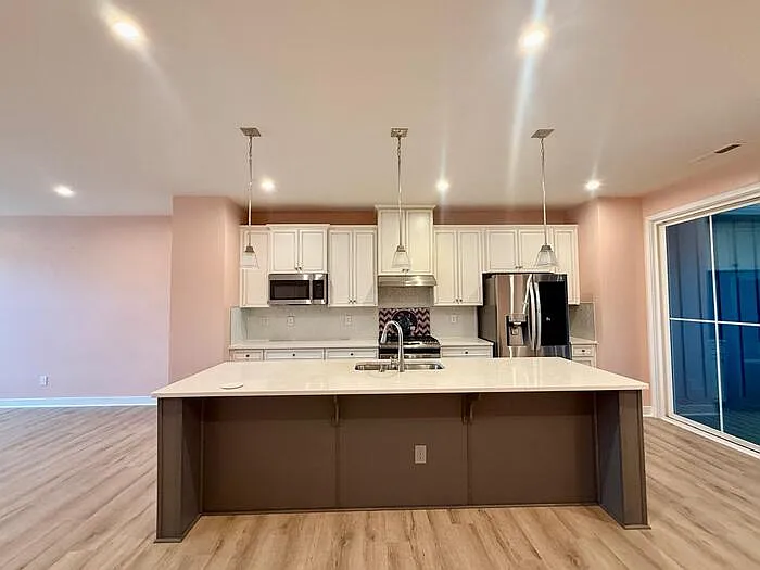 4 bed, 3.5 bath, 2137 sqft, $2,850 — Photo 3