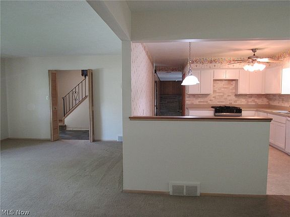 2nd image of 4805 Maple Hill Dr