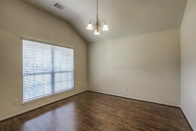 4 bed, 2.0 bath, 2070 sqft, $2,150 — Photo 4