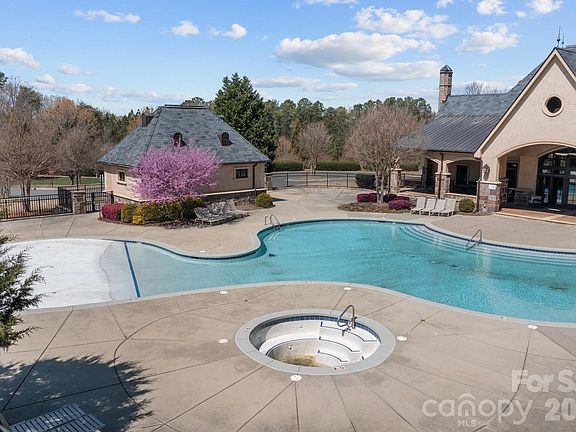 4th image of 1036 Glade Spring Ct
