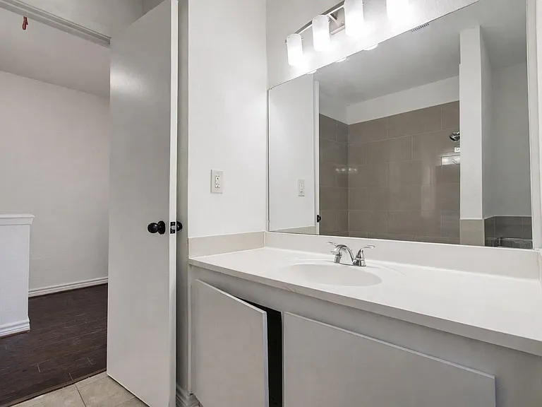 7902 Grove Ridge Dr — Photo 10
