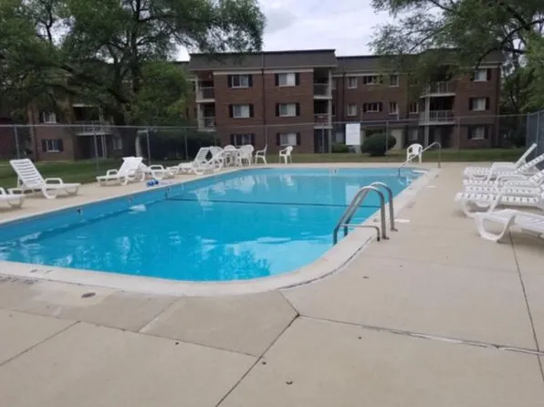 203 Washington Sq APT C, Elk Grove Village, IL 60007