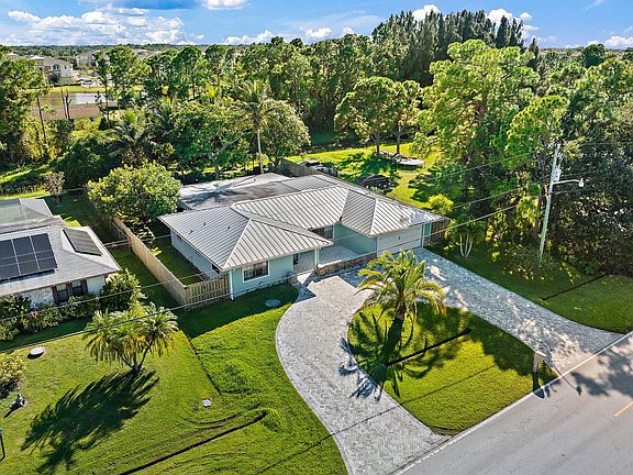 3rd image of 2226 SE Grand Drive