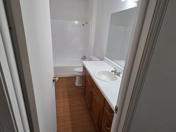 5th image of 913 Meadow Mead Dr #1