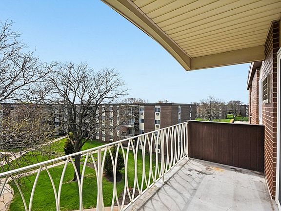 3rd image of 1331 S Finley Rd APT 413