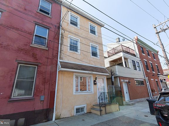 2nd image of 808 Gaul St
