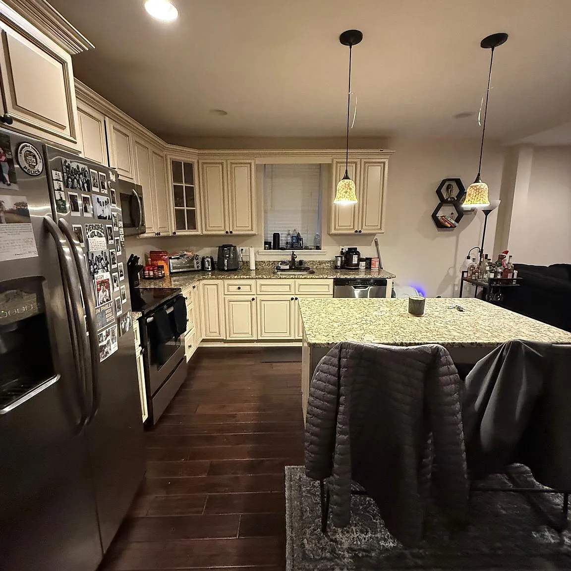 1 bed, 1.0 bath, 1100 sqft, $1,699 — Photo 2