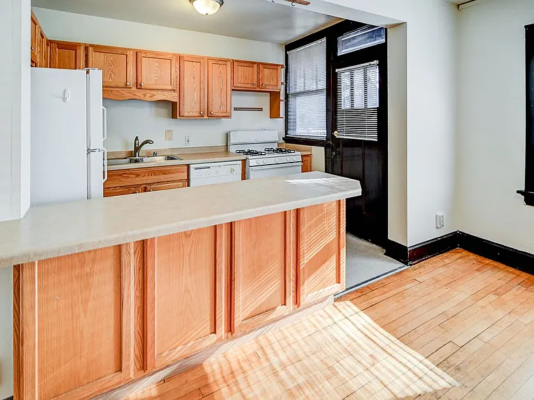 2801 Monroe St — Photo 2