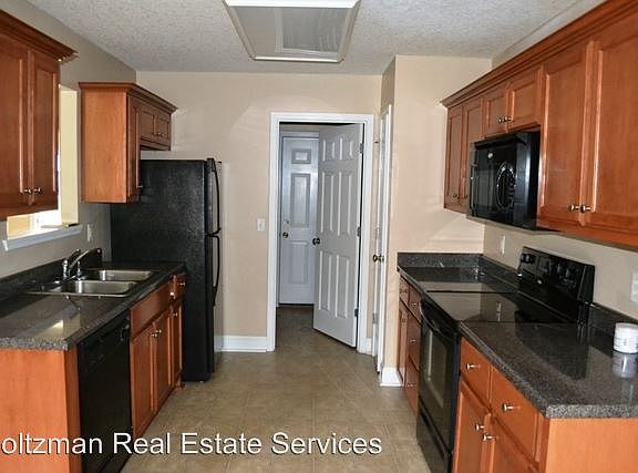2nd image of 450 Carson St NE