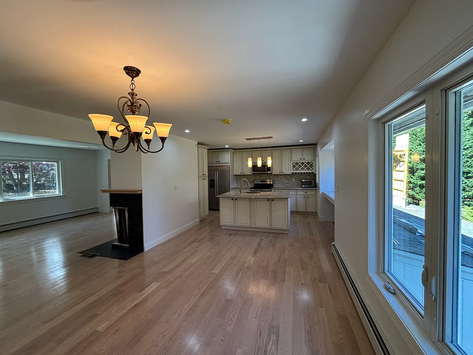 4 bed, 3500 sqft, $6,500 — Photo 2