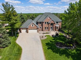 3877 Fairway Dr, Woodbury, MN 55125