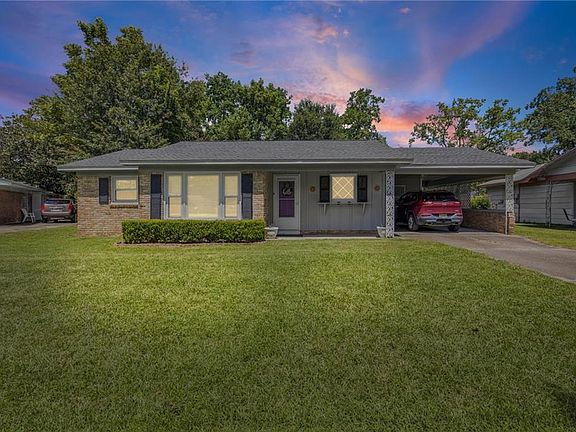 2nd image of 3206 Desire St