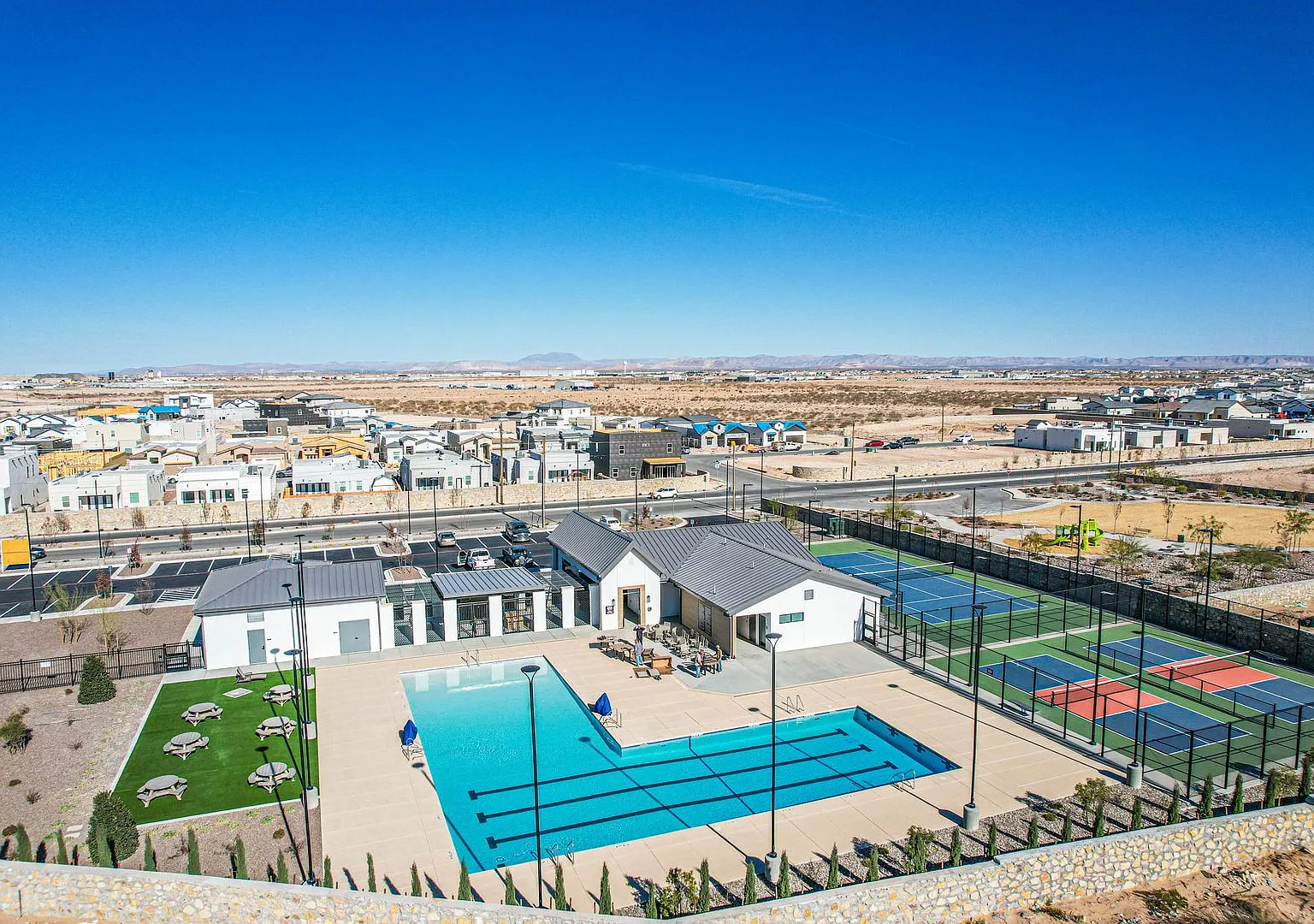 Beautiful East side House 3 bed-2 baths, part of The Overlook Casa Club that includes Swimming Po... — Photo 2