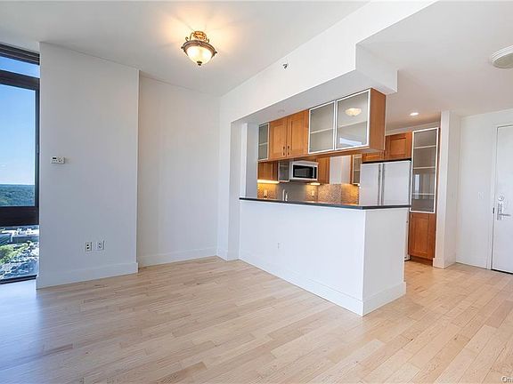 5th image of 175 Huguenot St Unit 1708