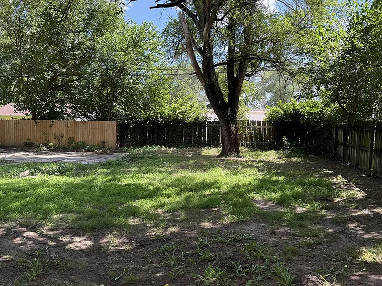 W Southerland St — Photo 20