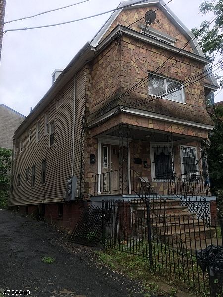 2nd image of 986 Grove St