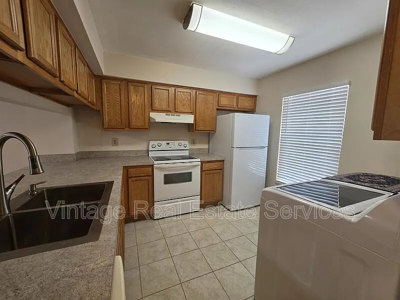 3 bed, 2.5 bath, 1192 sqft, $1,795 — Photo 4