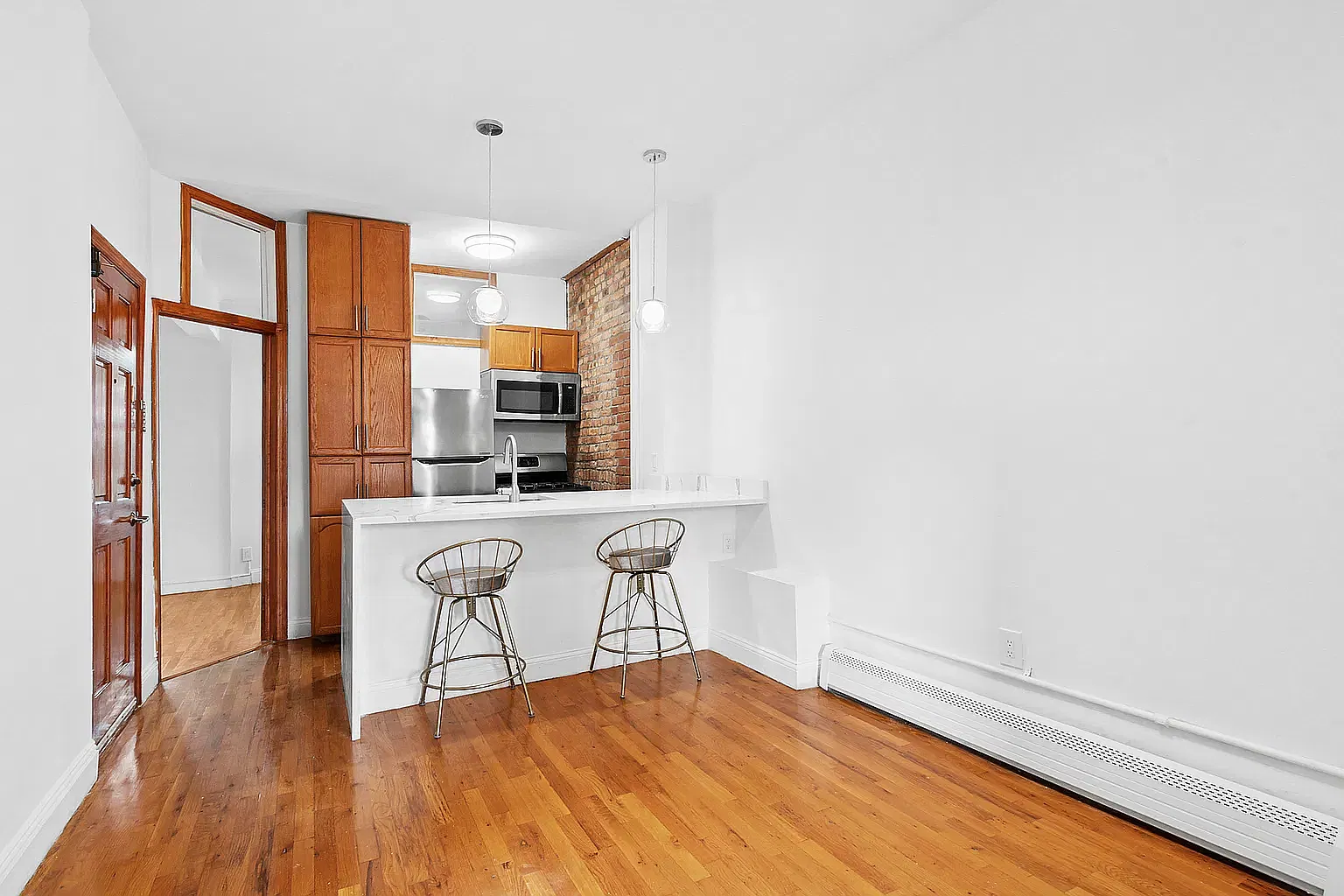 653 De Graw Street — Photo 2
