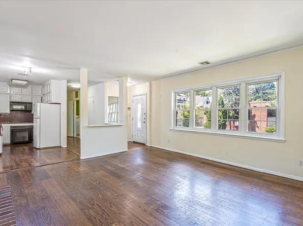 87-02 188th Street image 5 of 28