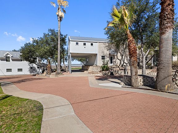2nd image of 206 Lakeshore Dr