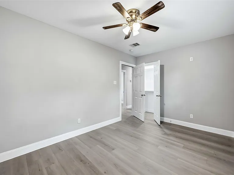 8129 Linda Vista Rd — Photo 22