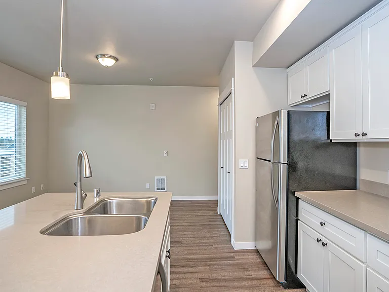 627 N Fife St — Photo 8