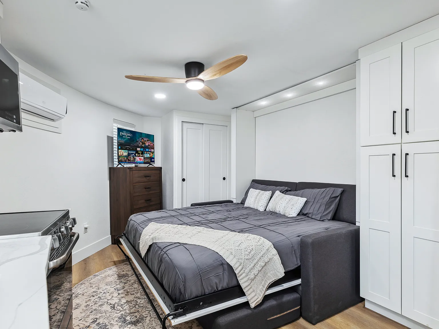 Studio, 375 sqft, $1,750 — Photo 2