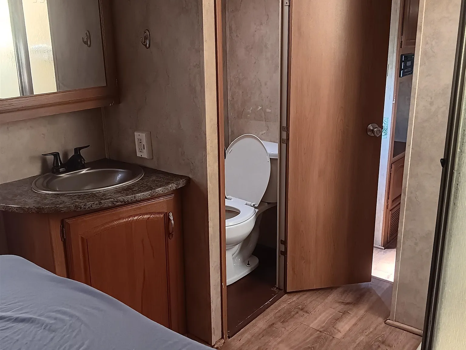1 bed, 1.0 bath, $800 — Photo 4