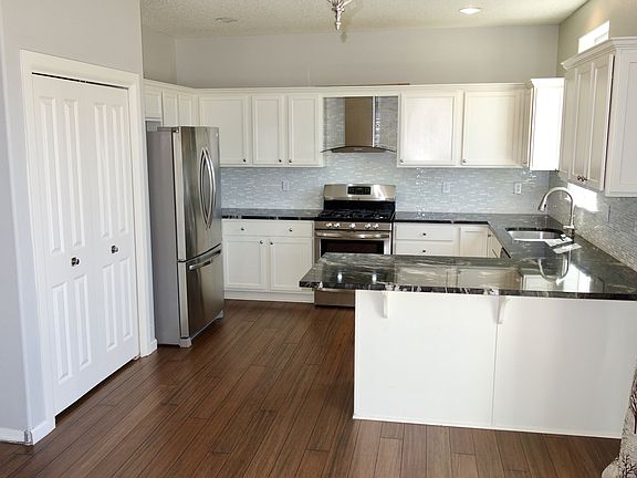 4th image of 4220 NE 35th Ave