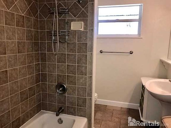 4th image of 3017 Hawthorne St