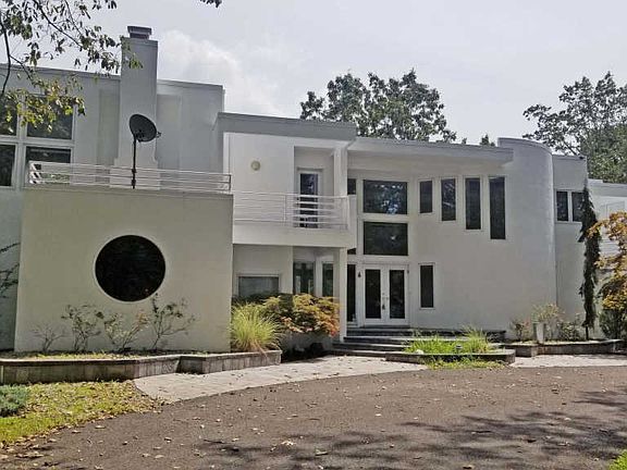 2nd image of 6 N Country Lakes Dr