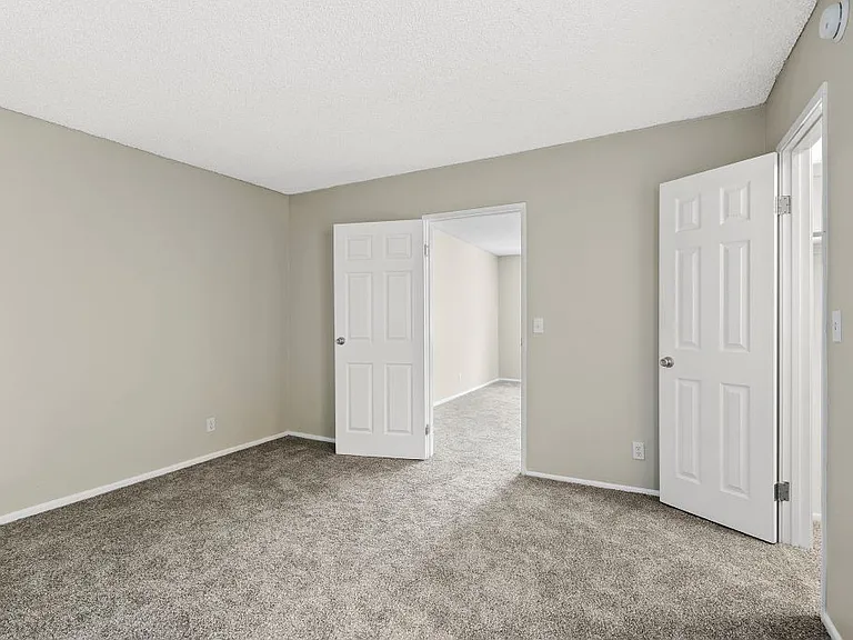 Topanga Canyon Apartments — Photo 31