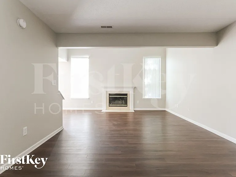 7126 Parklake Pl — Photo 2