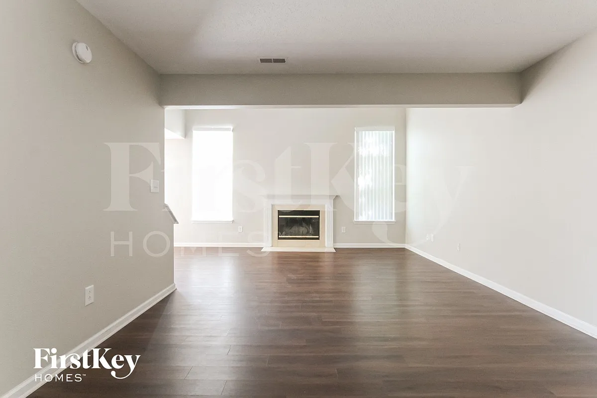Building Photo - 7126 Parklake Pl