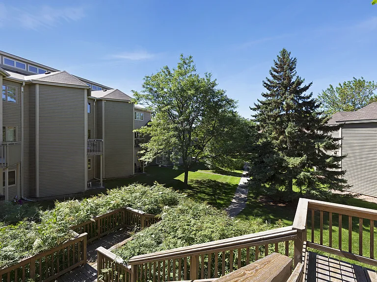 MacLaren Hill — Photo 41