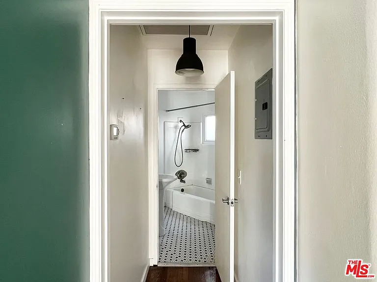 10006 Silverton Ave — Photo 6